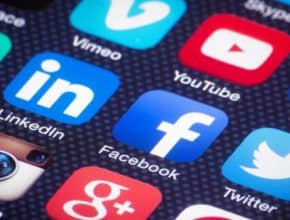 Iconos de redes sociales como Facebook, Twitter y YouTube
