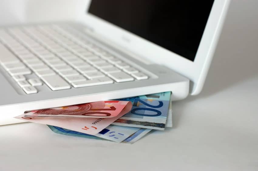 ¿Puedo contratar a un prestamista de forma online?