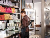 Cómo prepararte para trabajar en peluquería: formación, habilidades y salidas