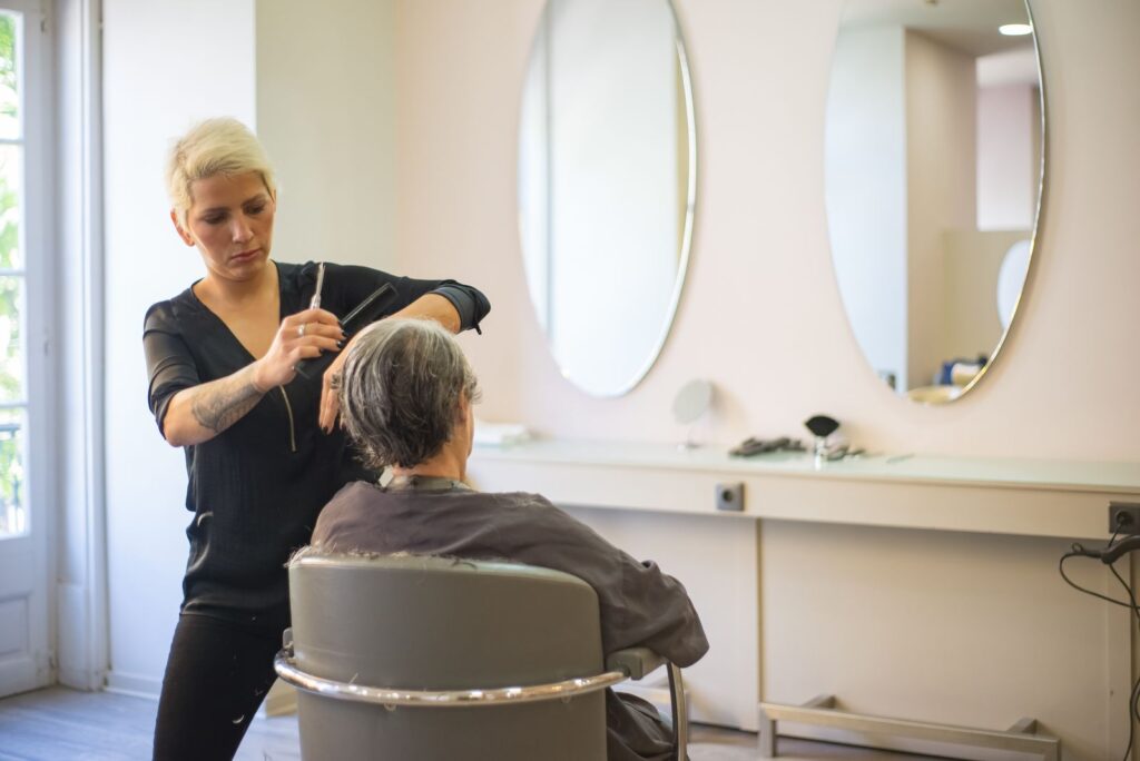 prepararte para trabajar en peluquería: formación, habilidades y salidas